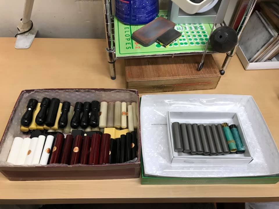とある日の公詮先生の仕上げが完了した印鑑たち